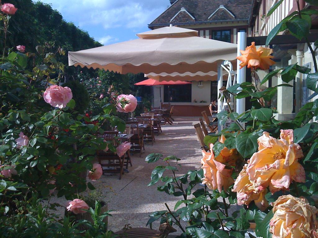 Logis Hotel La Foret Senonches Экстерьер фото